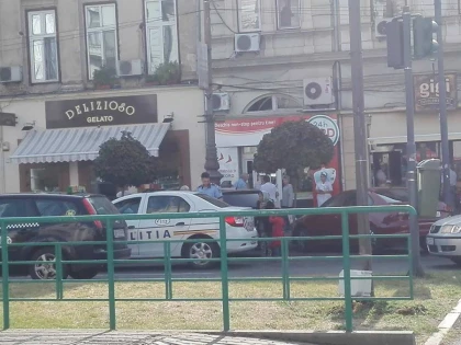 Bătaie în centrul Aradului. Lacrimogenele au afectat zeci de trecători (FOTO)