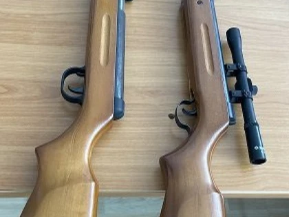 Băut la volan și cu arma, cu glonț pe țeavă, în mașină