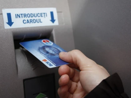 BCR OPREȘTE TEMPORAR SISTEMUL DE CARDURI