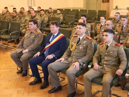Bene Merenti pentru comandantul Batalionului „Radu Golescu”, lt. col. Gheorghe Cristian Țecu şi pentru fruntaşul Andrei Chiuaru