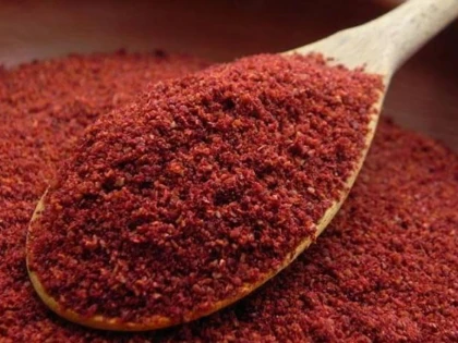 Beneficiile și potențialele riscuri la care ne putem expune în urma consumului de sumac