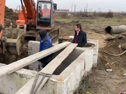 Bibarț se laudă (din nou) cu investițiile altora. Astăzi, episodul „centura, pasajul și șanțul pentru apă“