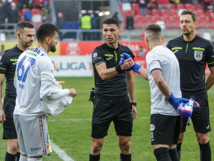 Bîrsan a iertat-o pe UTA de un penalty cu eliminare, în meciul cu Botoşani!
