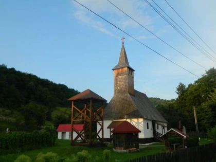 Biserica de lemn din Roșia Nouă, printre frumusețile Transilvaniei