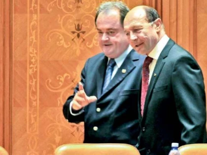 BLAGA E ASA DISPERAT SA INTRE LA GUVERNARE, INCAT SE ALIAZA CU ORICINE