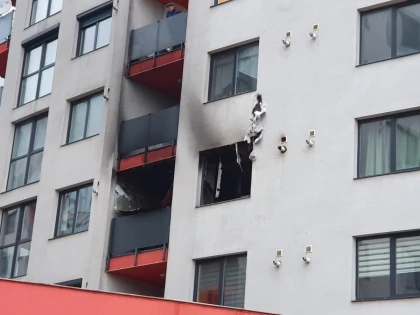Bloc în flăcări lângă OMV. Un tunisian și-a incendiat apartamentul