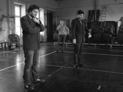 BOBI PRICOP SEMNEAZA URMATOAREA PREMIERA TEATRALA ARADEANA