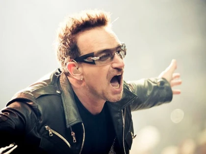 Bono interpretează noua melodie „Let Your Love Be Known” prin intermediul streamingului live