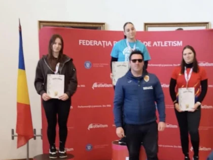 Briana Szabo, dublă medaliată la Naționalele de Aruncări Lungi. Performanță la Seniori și U23, deși este U16