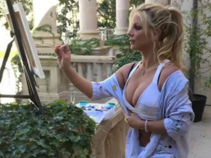 Britney Spears a vândut primul tablou pentru 10.000 de dolari