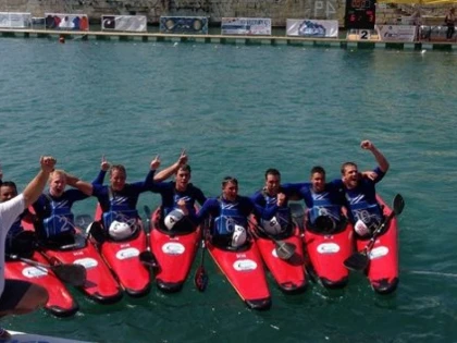 Budurean face valuri în canoe polo, cu Marea Britanie!