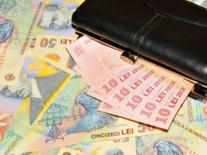 Bugetarii pot obţine bani mai mulţi pe lângă salariu
