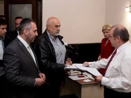 CABA, CANDIDATUL CU CARE PMP VREA SĂ ÎL DEA JOS PE FALCĂ