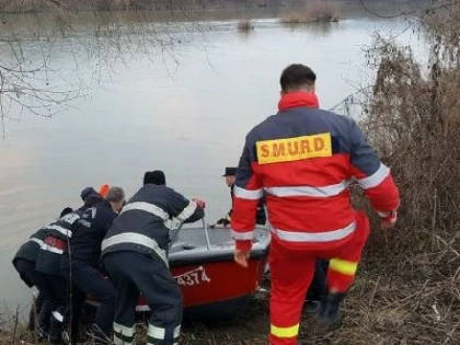 Cadavrul unei femei de 51 de ani a fost găsit plutind pe Mureș