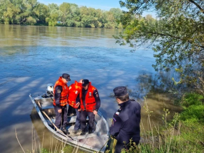 Cadavrul unui copil dispărut în tragedia de pe Mureș a fost găsit în zona localității Mako