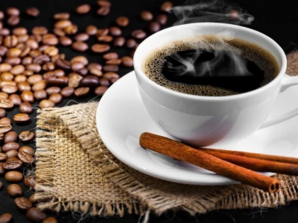 CAFEAUA REVIGOREAZĂ OCHII OBOSIȚI