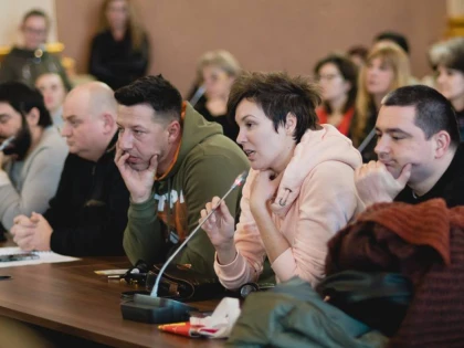 Câinii comunitari şi spaţiile verzi, în dezbatere publică