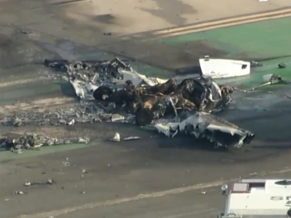 California: Un avion de mici dimensiuni s-a prăbușit pe plaja Santa Monica