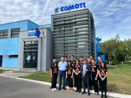 Campionii mondiali, laureați cu aur la Houston, arădenii de la Delta Force, i-au prezentat ministrului Sebastian Burduja proiectele lor și planurile de viitor