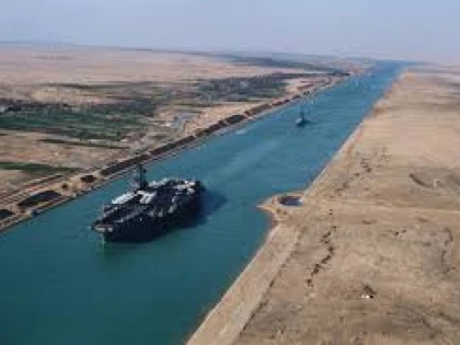 Canalul Suez, venituri în scădere din cauza atacurilor asupra navelor comerciale