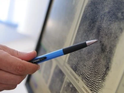 CAND AU FOST APLICATE PENTRU PRIMA DATA AMPRENTELE LA IDENTIFICARE
