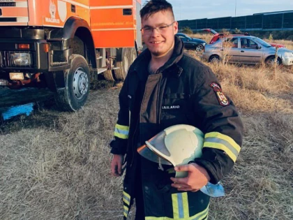 Când nu este voluntar pe una dintre ambulanțele SMURD, Sebastian Șooș își ajută colegii de la stingere
