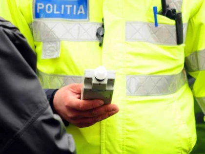 Când vârsta nu aduce și înțelepciune te urci beat la volan, iar asta te "îmbogățește" cu un dosar penal. A pățit-o un arădean de 48 de ani!