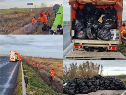Cantități mari de gunoaie, adunate de drumari de pe marginea autostrăzii, în apropiere de Nădlac II