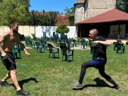 Capă, spadă și cabaret… la curte. În grădina  de vară a cinematografului Arta