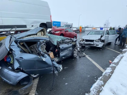 Carambol pe tronsonul de autostradă Arad-Nădlac. 10 maşini s-au ciocnit