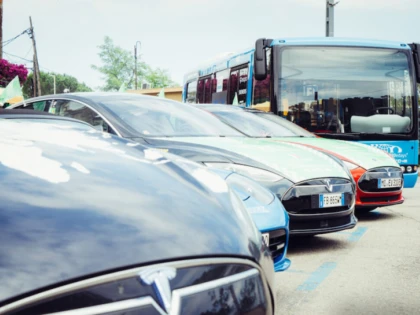 CARAVANA MAŞINILOR ELECTRICE VA AJUNGE ŞI LA ARAD