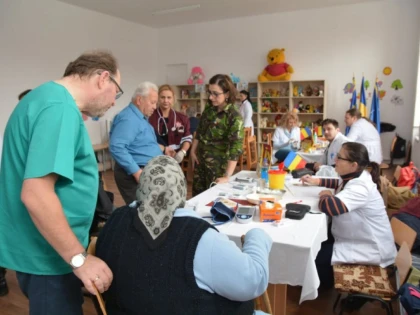 Caravana medicală "Uniți sub Tricolor prin Sănătate" ajunge la Arad
