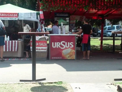 Cârnaţii de Huedin şi berile Ciuc şi Timişoreana – la târgul „Produs în Arad”