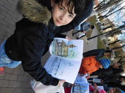 Carte de colorat cu biserici din satele Aradului, dăruită Compartimentului Case de tip familial din Sântana