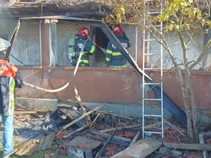 Casă distrusă de flăcări în Caporal Alexa