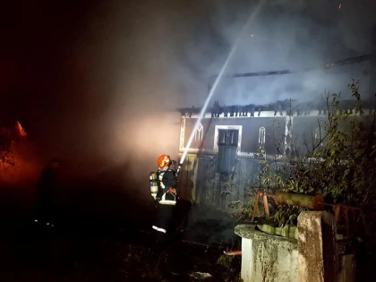 Casa în care a copilărit Laura Lavric, mistuită de flăcări