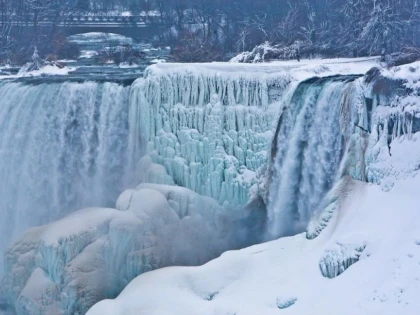 Cascada Niagara a înghețat