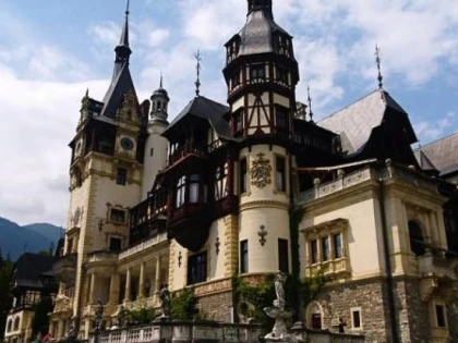 CASTELUL PELEȘ A COBORÂT DRAPELUL ÎN BERNĂ