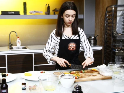 Cât de bine seamănă Miruna Bontea cu Chef Sorin