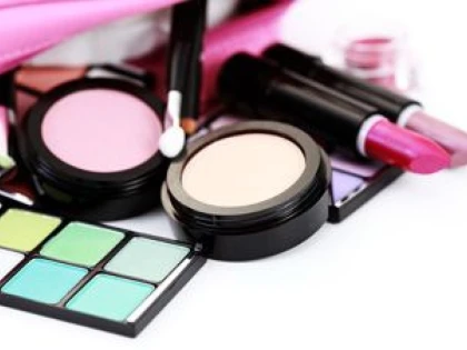 CAT DE PERICULOASE SUNT PENTRU SANATATE CHIMICALELE DIN PRODUSELE COSMETICE