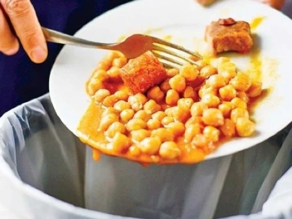 Câtă mâncare aruncă românii într-un an