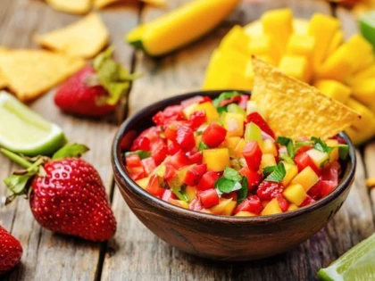Câteva rețete de salsa din fructe, pentru lunile de vară