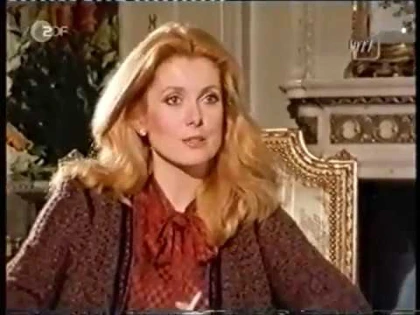Catherine Deneuve își vinde hainele la licitație