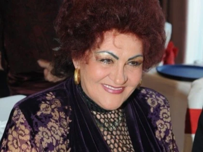 CATI BANI DA ELENA MERISOREANU PENTRU A FI MEREU ARANJATA: "PRIMESC O PENSIE BUNA, BANI DE COAFOR"