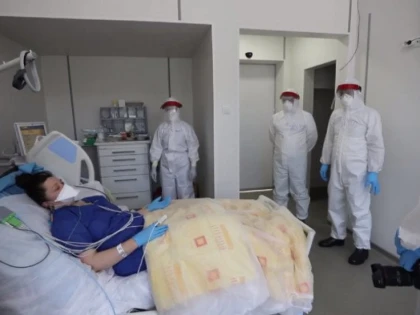 Cazurile de infectare cu Covid au scăzut la jumătate
