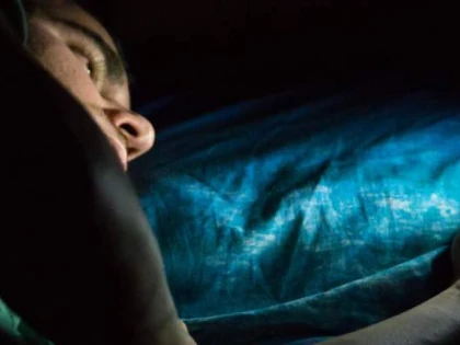 Ce se întâmplă cu creierul unei persoane expuse mult timp la lumina emisă de telefoane