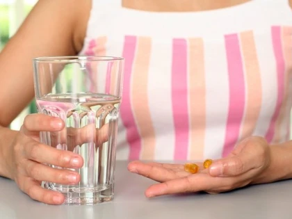 Ce se întâmplă dacă iei medicamentele cu lapte, suc sau apă carbogazoasă