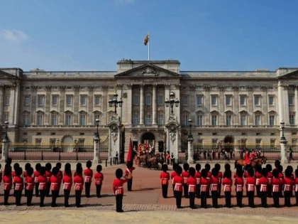 Ce se întâmplă la Palatul Buckingham? Agitație neobișnuită în timpul acestei nopți