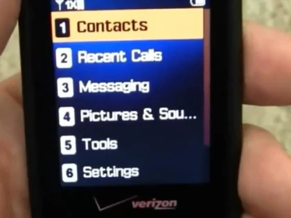 Ce telefon folosește unul dintre cei mai bogaţi oameni din lume