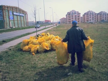 CEA DE A-V-A EDITIE A SAPTAMANII PAMANTULUI IMPLICA VOLUNTARII ARADENI IN PROCESUL DE ECOLOGIZARE